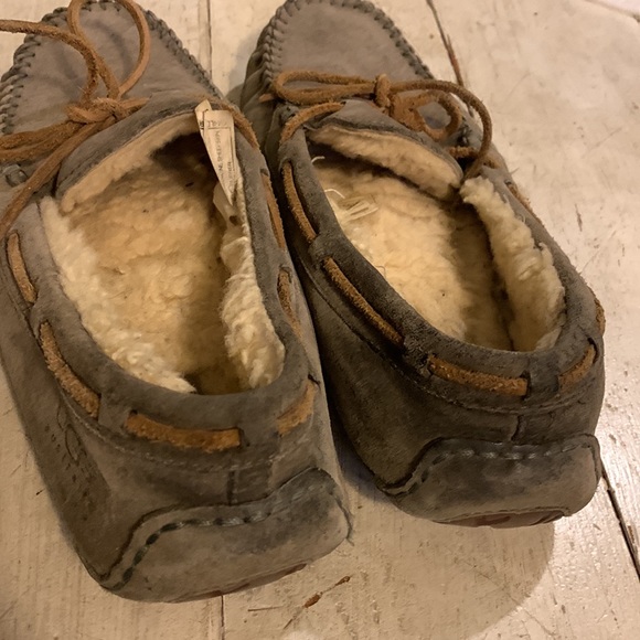 Uggs slippers. Suede shearling lined. Fair condition - Picture 3 of 6